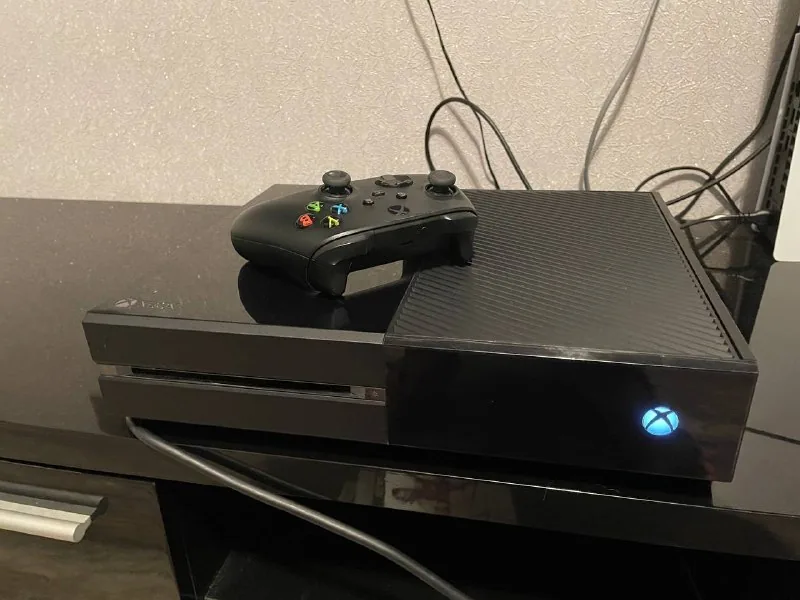Xbox One 500GB, геймпад, игры