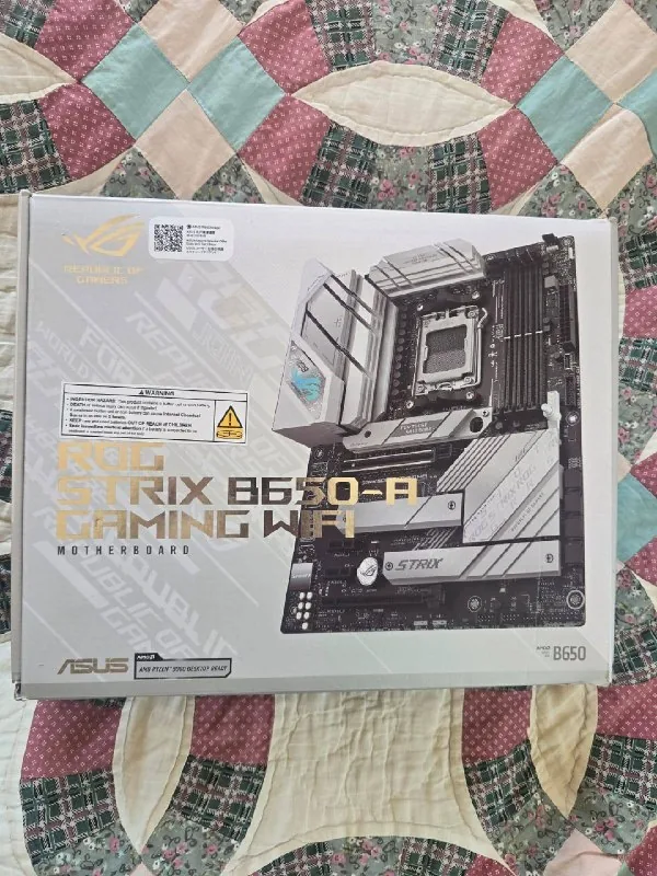 ASUS ROG STRIX B650 материнская плата 1