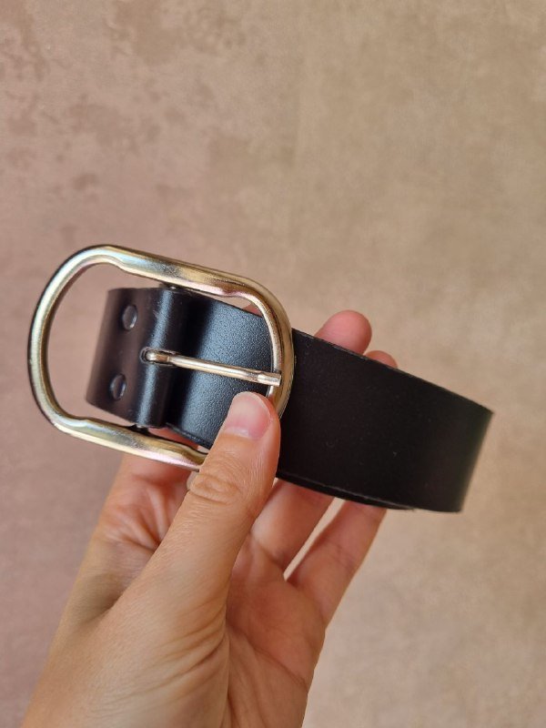 Чёрная сумка, солнцезащитные очки, чокер, ремень 10