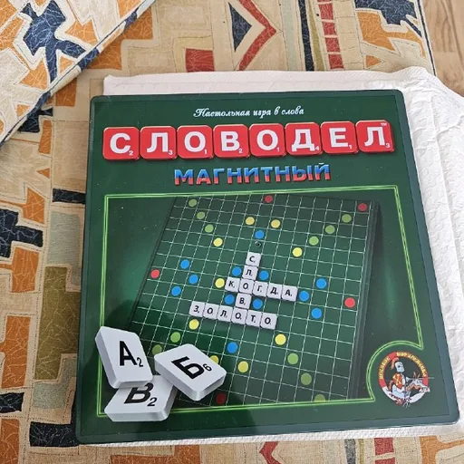 Словодел, магнитная доска