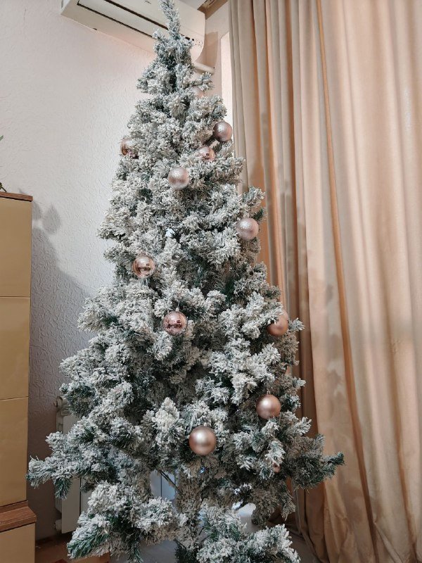 Ёлка с игрушками