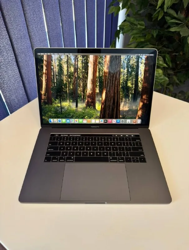 MacBook Pro 2018 15 дюймов 1