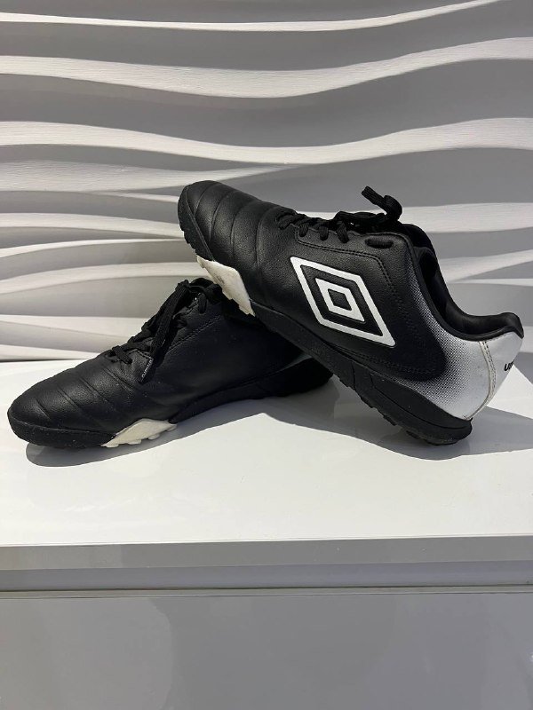 Мужские кроссовки оригинал размер 40.5