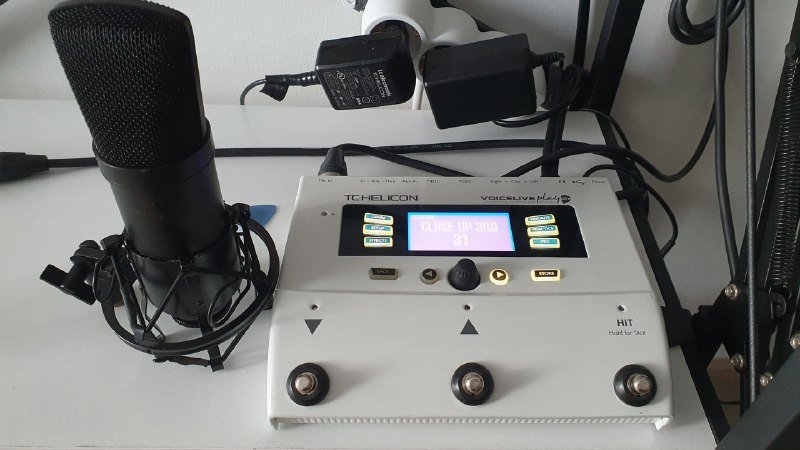 TC-Helicon VoiceLive Play GTX, MXL 440 микрофон 2