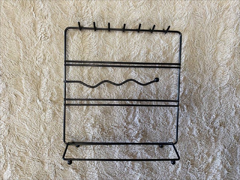 Металлическая подставка под украшения