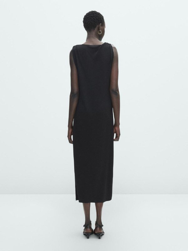 Коричневое мини-платье с открытой спиной Weekday, Черное платье Massimo Dutti, Джинсовая юбка Paloma Wool 5