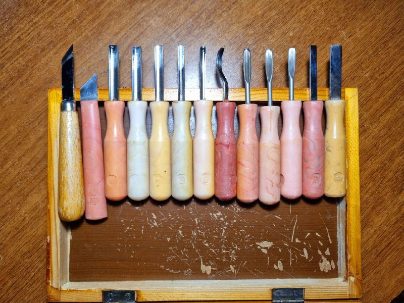 Мышь HP z5000, карандаш Staedtler, перьевая ручка, резцы по дереву, скетчбук, шапка для бега 4