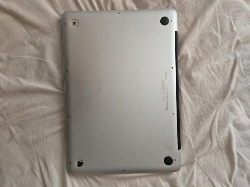 MacBook 4