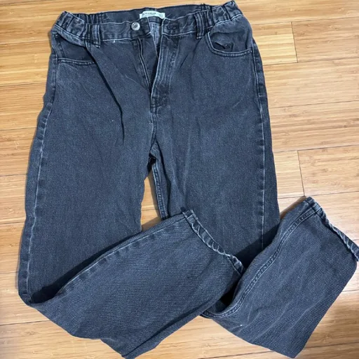 Джинсы Pull&Bear, очки, джинсы Запорожец, белый топ, шорты Zara, куртка кожаная, юбка