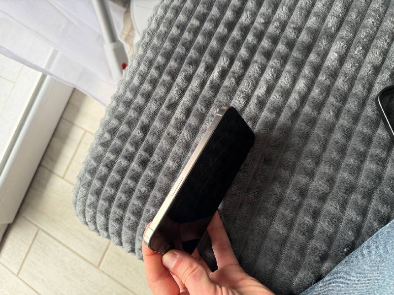 iPhone 15 pro титан и белый 7