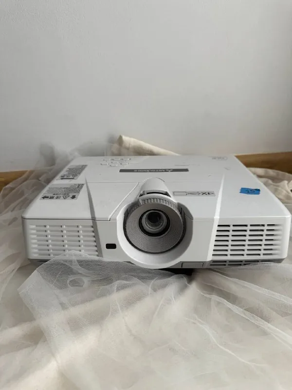 Проектор Mitsubishi XD510U 1