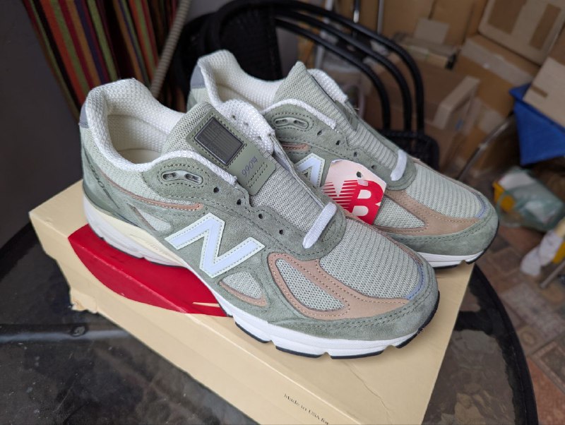 кроссовки New Balance 990v4