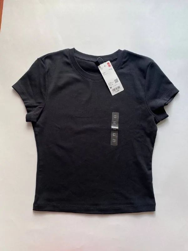 Футболки Uniqlo, спортивный топ Adidas Marimekko, сумка Marc Jacobs, джинсы Uniqlo JW Anderson 1