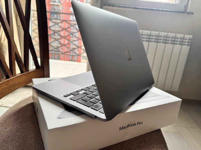 MacBook Pro 13" M1 16GB 512GB SSD 8
