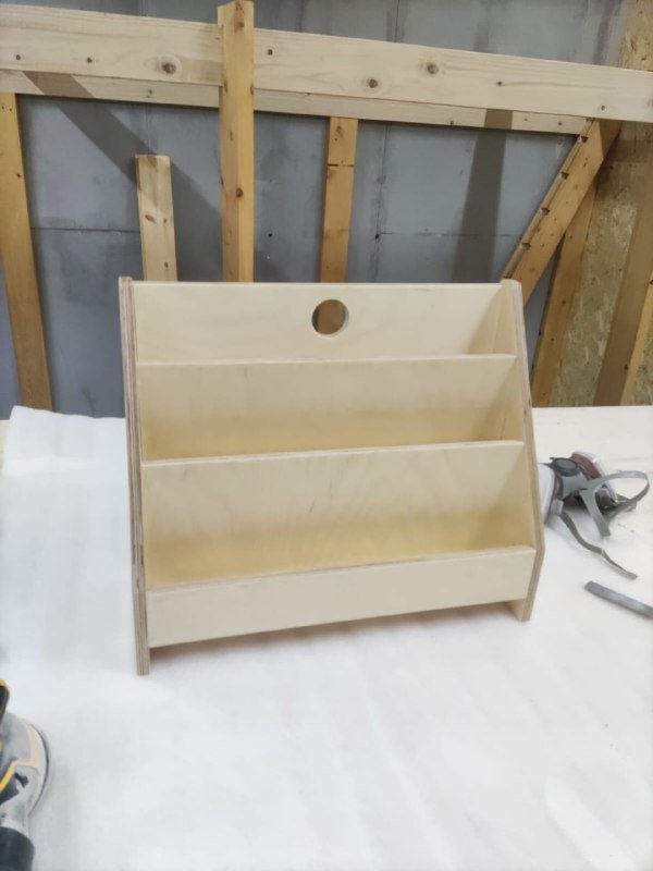 Книжная полка Монтессори 3