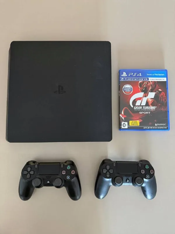 Sony PlayStation 4 Slim, Oculus Quest 2 1