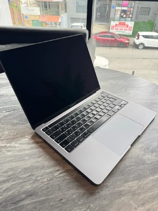 MacBook Pro 13 2020 i5 256 Гб 1