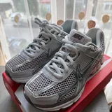 Женские кроссовки Nike Zoom Vomero 5 2