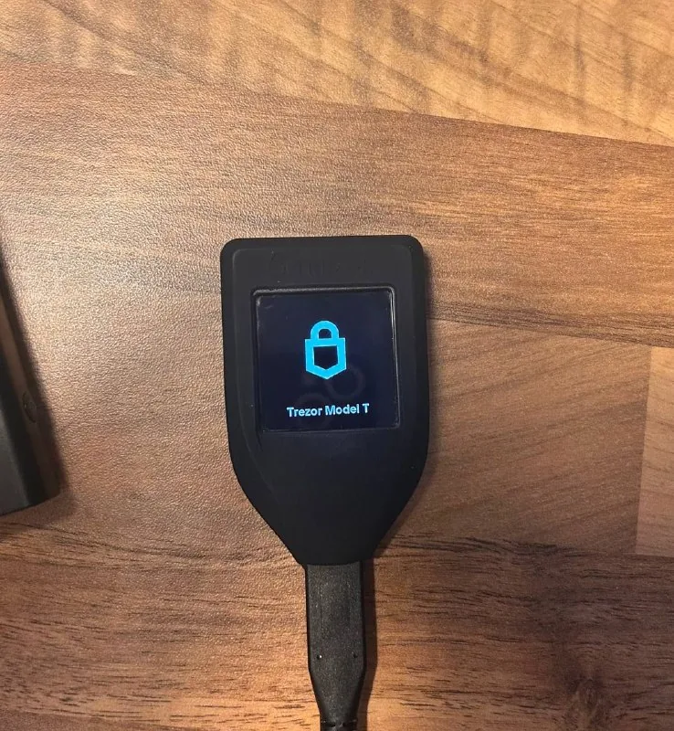 Trezor Model T