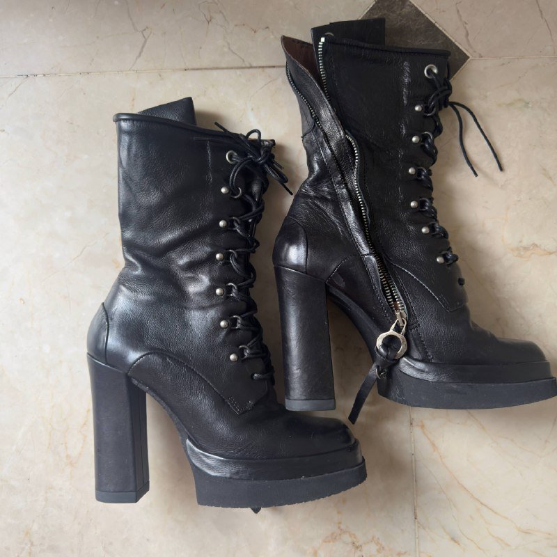 Кожаные сапоги A.S.98 на каблуке 39 размер