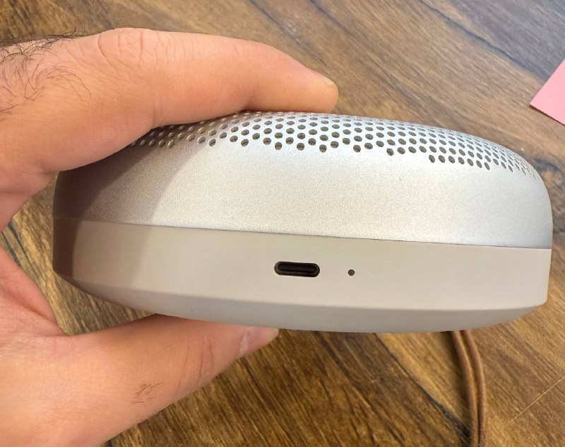 Портативная Bluetooth колонка Bang & Olufsen Beosound A1 2nd Gen 3