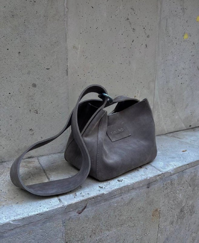 Сумка хобо из натуральной замши Tinano