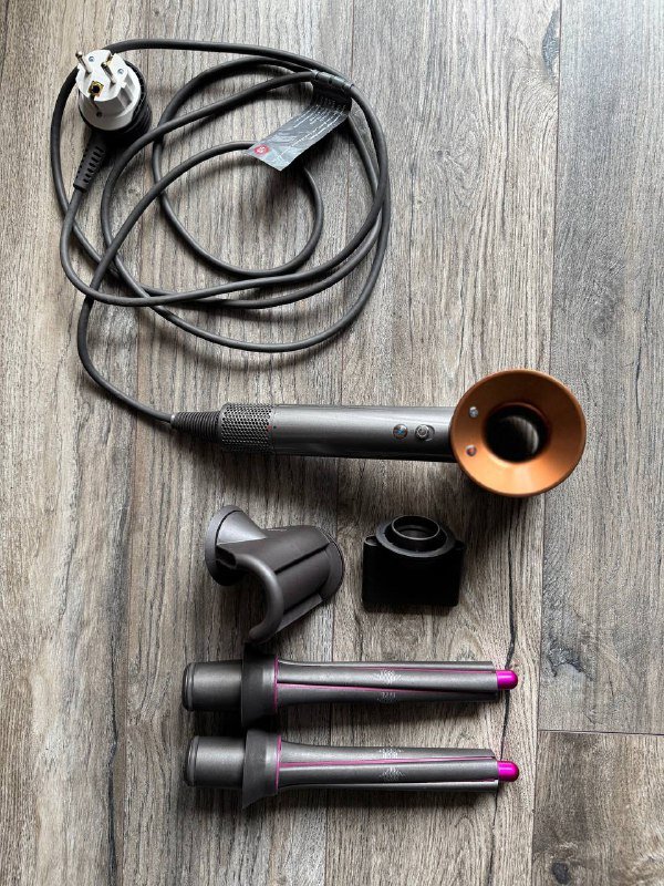 Фен Dyson с насадками
