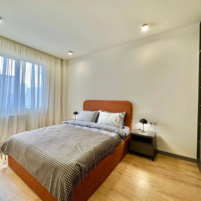 Двуспальная кровать 160×200 с подъемным механизмом