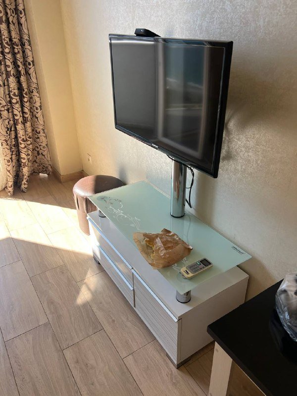 Кухня стол стулья, кровать с матрасом и шкаф, тумба под ТВ, тумба прикроватная, вешалка 5