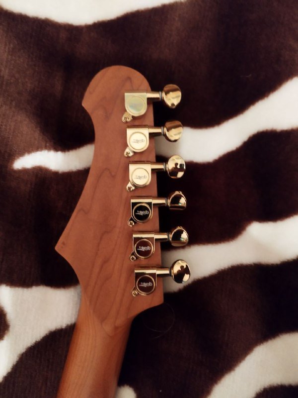 электрогитара JET JS-400 7