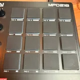 Akai MPD218 USB MIDI контроллер 2