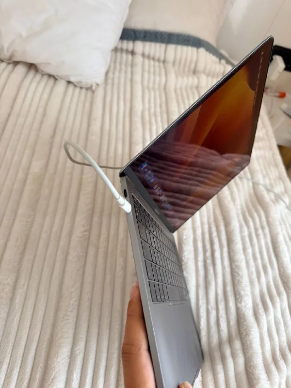 MacBook Pro 2017 250 ГБ 1