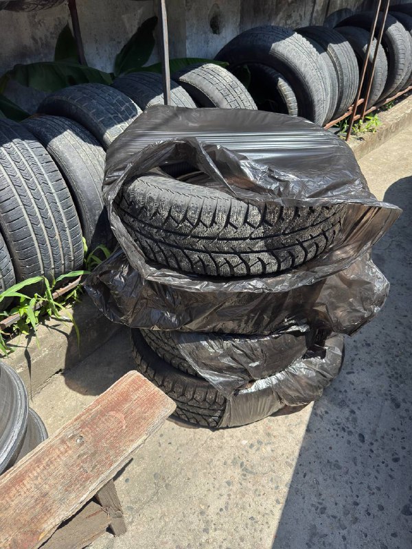 Зимняя резина Bridgestone 215/65 R16 шипованная