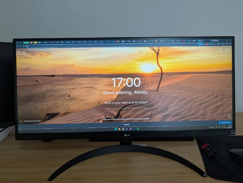 Монитор LG 29WP500-B, подставка Cooler Master NotePal ERGOSTAND IV 1