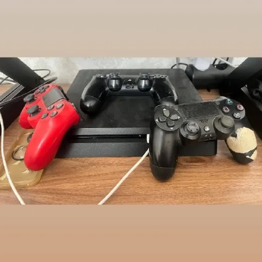 PlayStation 4, 3 джойстика