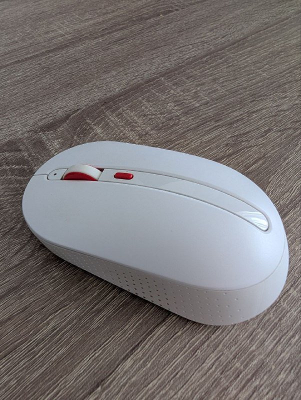 Стол, телевизор Hisense, компьютерный стол, стул, powerbank, мышь Xiaomi 5