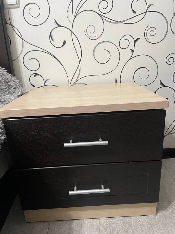 Кровать 1,5 спальная, 2 тумбочки, комод с зеркалом, шкаф