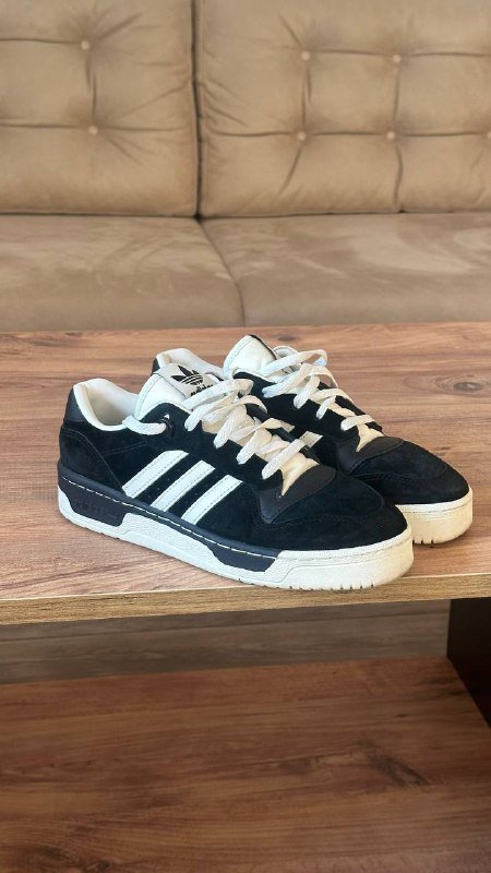 Кроссовки Adidas женские размер 37-37,5