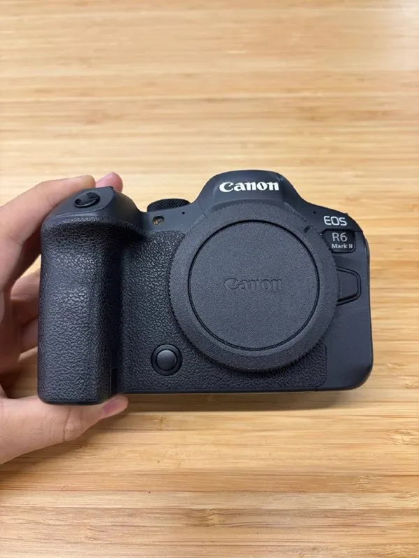 Canon EOS R6 Mark II body 1