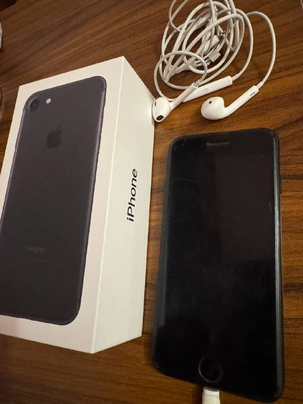 iPhone 7 128 ГБ 1
