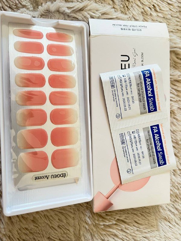 Лампа UVLED SUNone и набор для маникюра с гелевыми наклейками 2