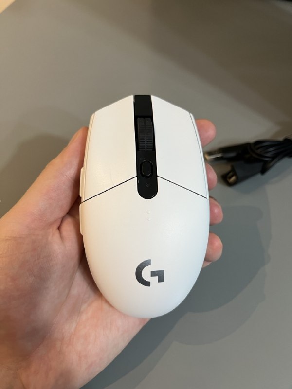 Вкладыши AirPods Pro 2, бутылка Owala, рамка, штаны Napapijri, коврик Razer, венчик, мышь Logitech 7