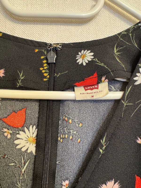 Платье Levi’s оригинал черное с цветами 2