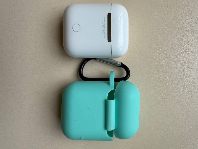 AirPods 2 оригинал с зарядным кейсом и чехлом 4