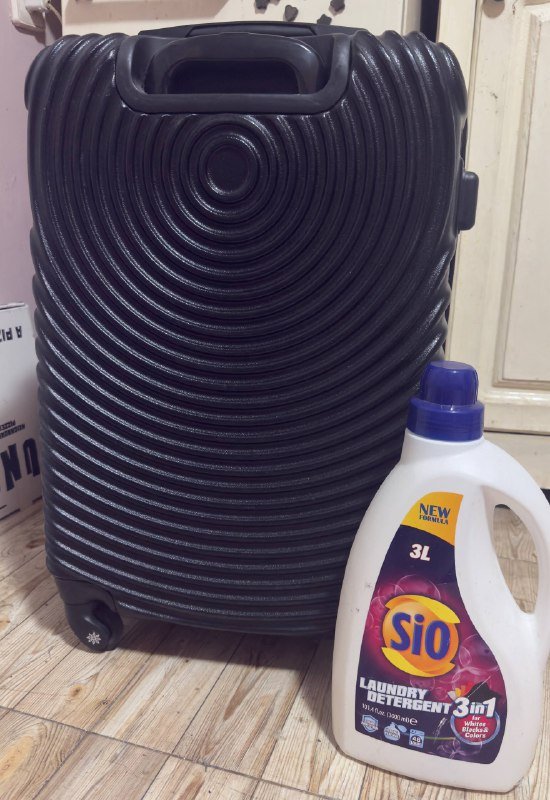 Чемодан размера L вместительный без дефектов