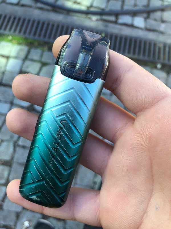 Вейп устройство с экраном и катриджем