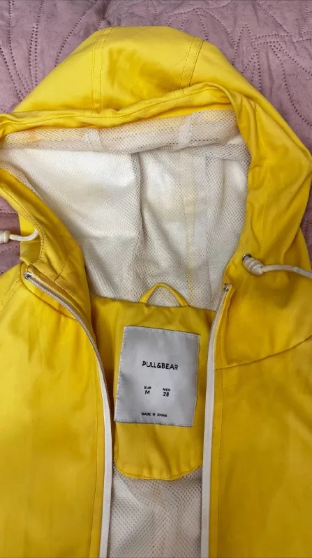 Жёлтый дождевик Pull&Bear 1