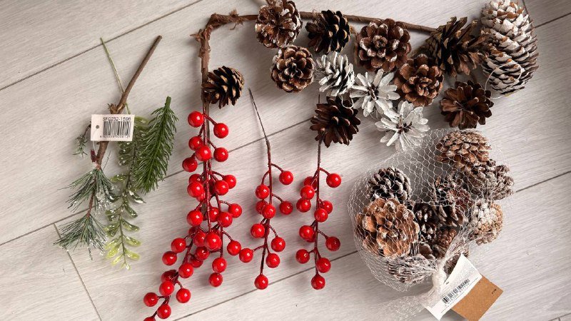 Новогодние елочные игрушки бело-серебряные 9