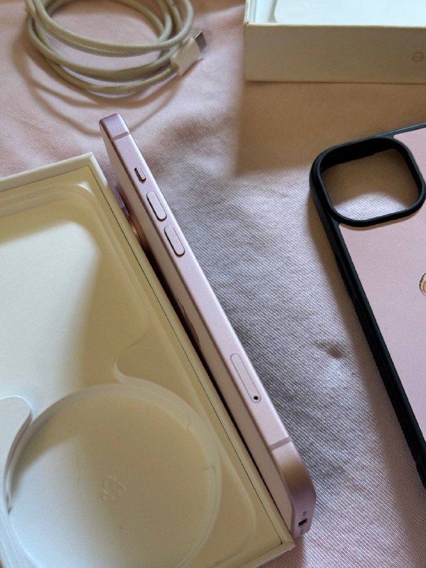 iPhone 15 128GB Pink 3
