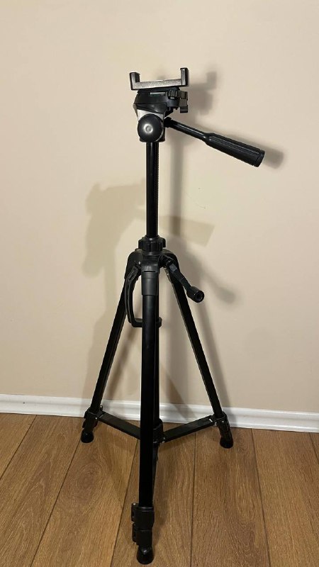 Стол, Лампа, Штатив, Ноутбук, Powerbank, Жесткий диск, Вентилятор, TV приставка, Зубная щетка, Яндекс станция 3